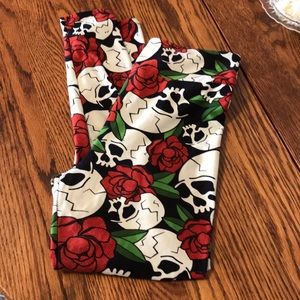 LuLaRoe, Skull & Red Roses Leggings, EUC